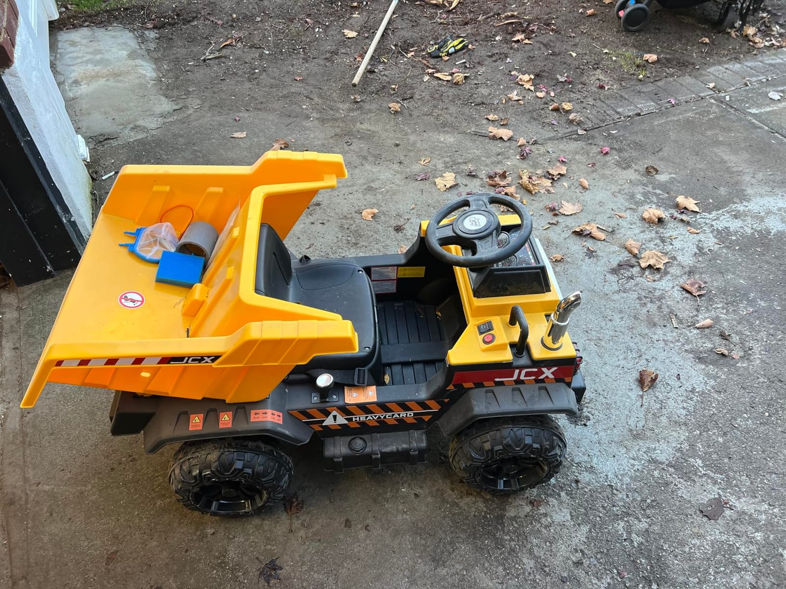 Costzon Ride on Car, 12V Ride on Dump Truck w/Remote Control, Electric Dump Bed, Music, Horn, USB, AUX, Treaded Tires, Shovel, 3 Speeds, Battery Powered Construction Vehicle, Electric Car for Kids customer photo 2