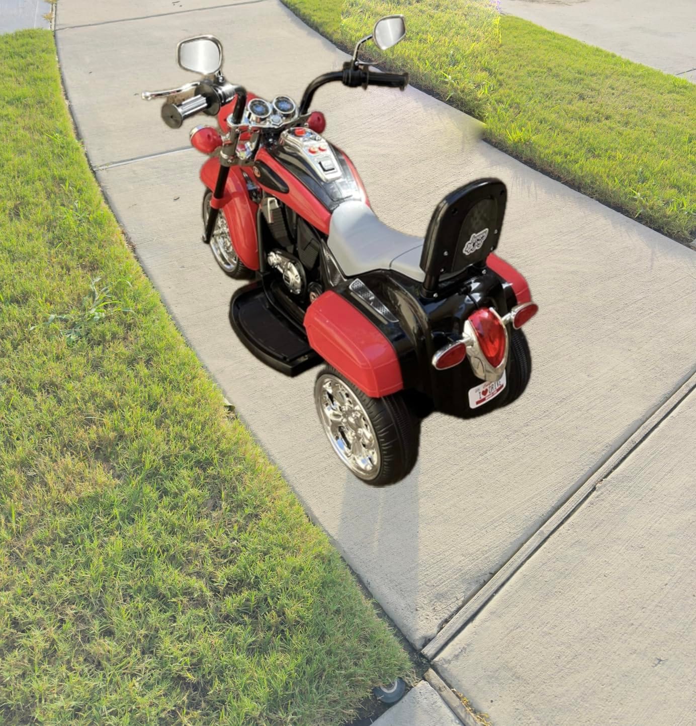 HONEY JOY Kids Motorcycle, 6V Battery Powered Toddler Chopper Motorbike Ride On Toy w/Horn & Headlight, Foot Pedal, 3-Wheel Mini Electric Motorcycle for Kids, Gift for Boys Girls(White) customer photo 1
