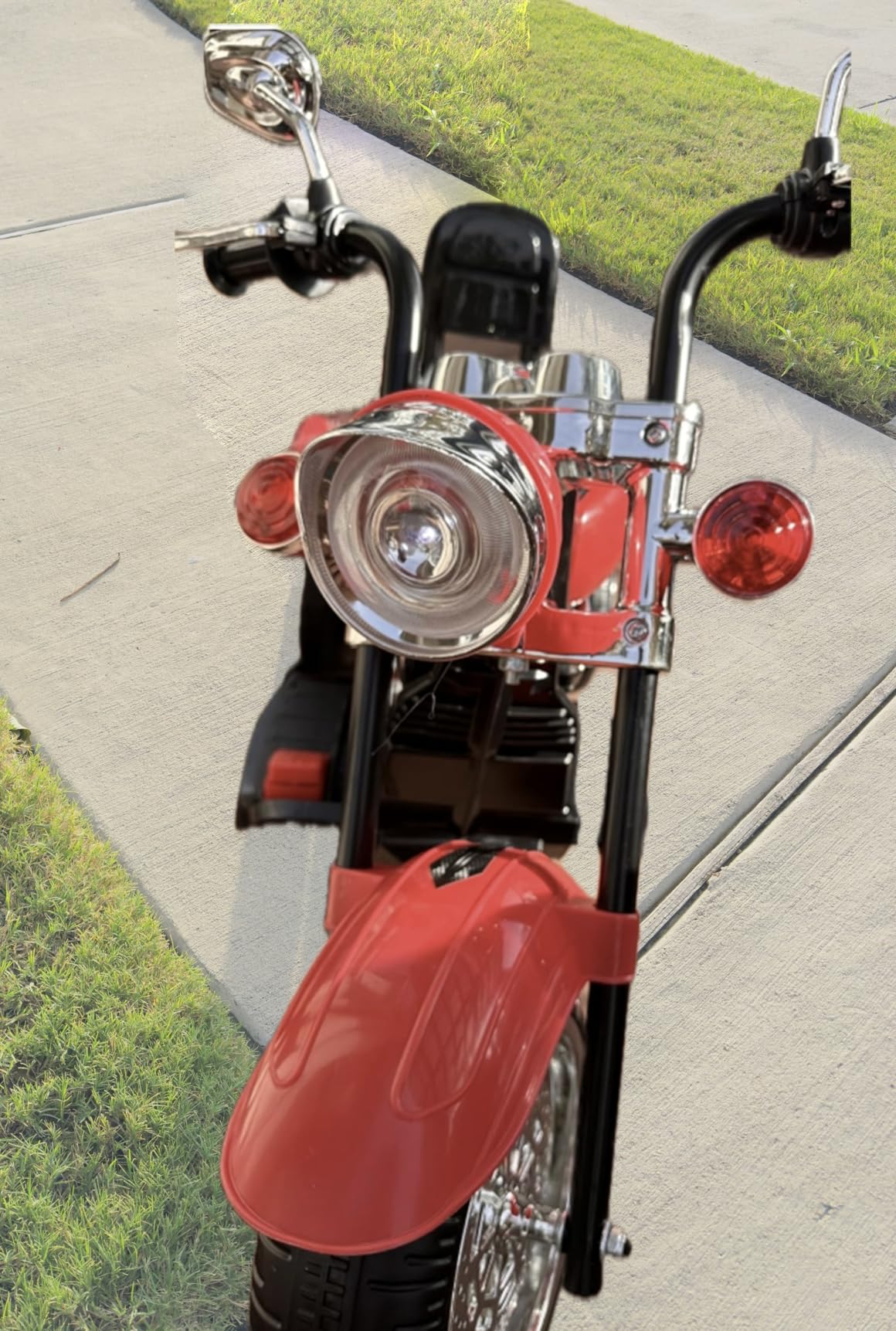 HONEY JOY Kids Motorcycle, 6V Battery Powered Toddler Chopper Motorbike Ride On Toy w/Horn & Headlight, Foot Pedal, 3-Wheel Mini Electric Motorcycle for Kids, Gift for Boys Girls(White) customer photo 2