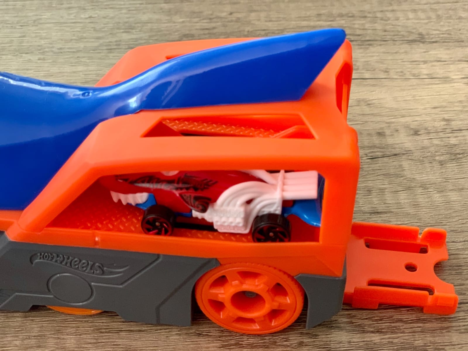 Hot Wheels Shark Chomp Transporter & Includes 1:64 Vehicle​​​ customer photo 2