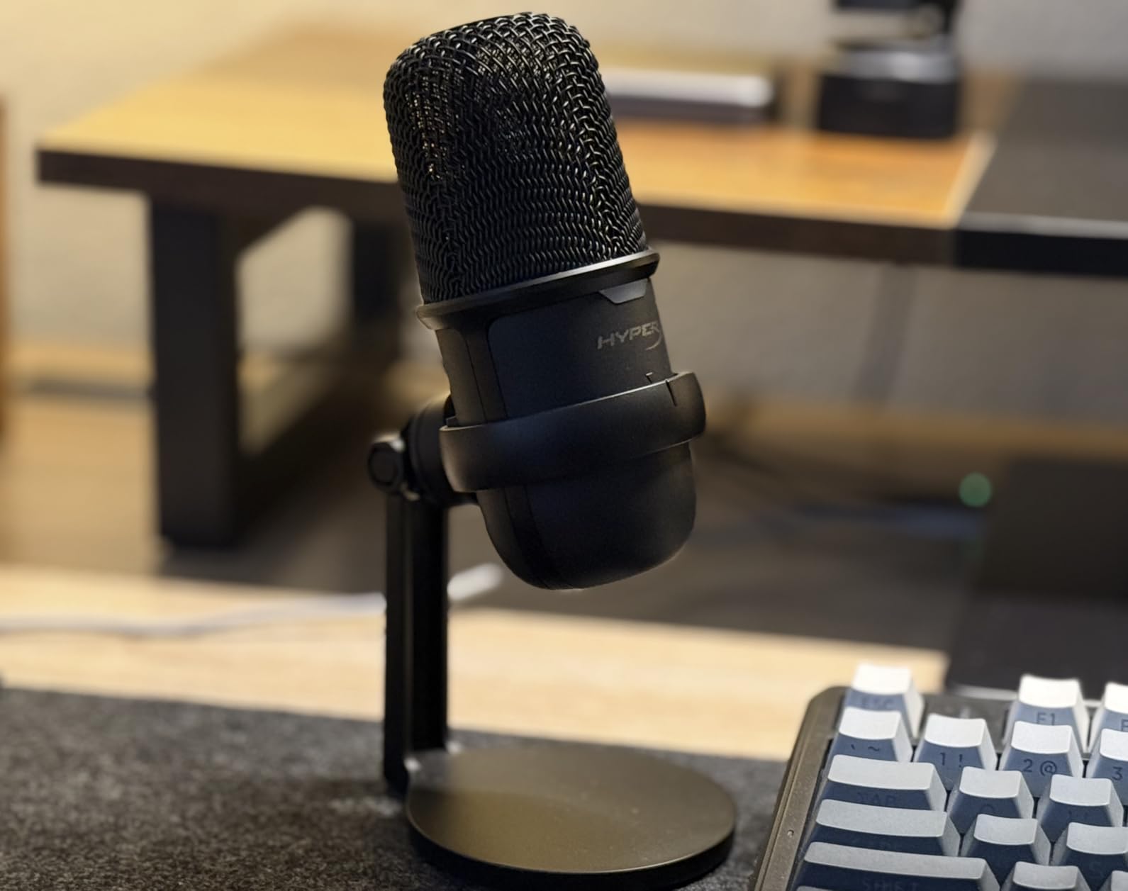 HyperX SoloCast – USB Condenser Gaming Microphone, for PC, PS4, PS5 and Mac, Tap-to-Mute Sensor, Cardioid Polar Pattern, great for Streaming, Podcasts, Twitch, YouTube, Discord,Black customer photo 1