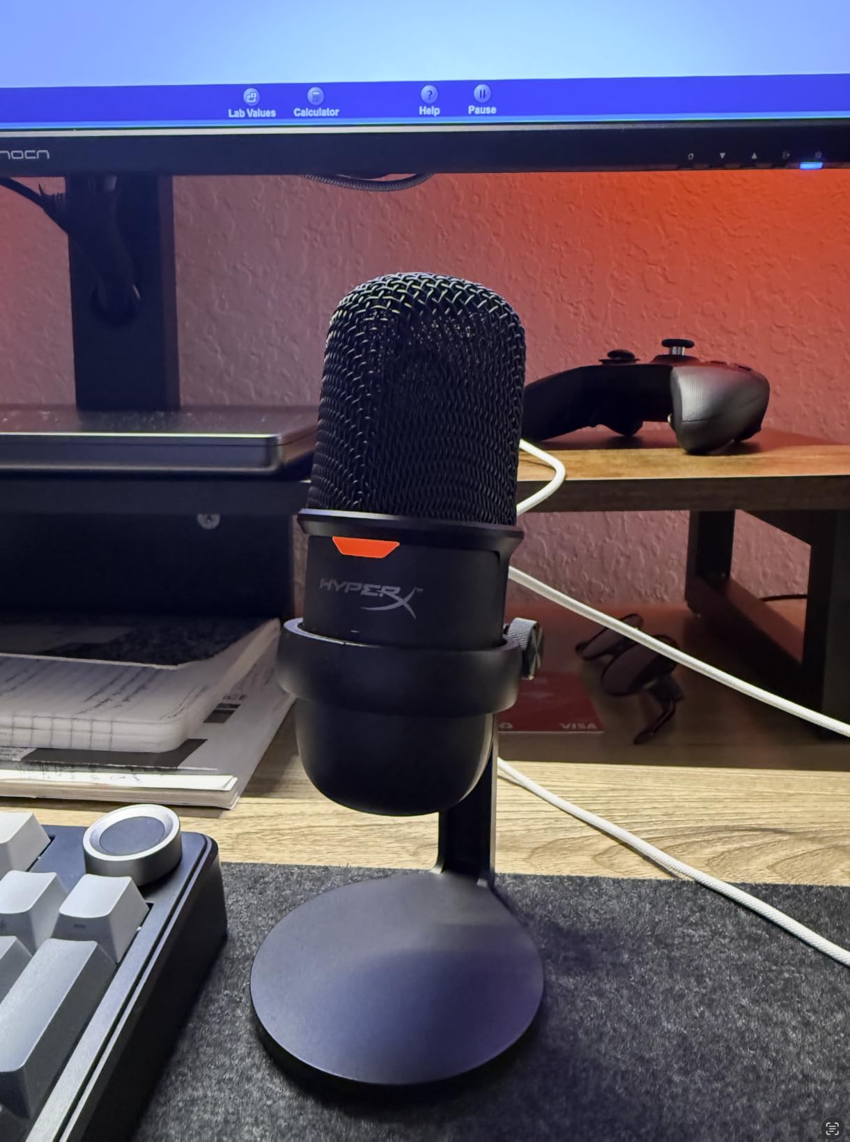 HyperX SoloCast – USB Condenser Gaming Microphone, for PC, PS4, PS5 and Mac, Tap-to-Mute Sensor, Cardioid Polar Pattern, great for Streaming, Podcasts, Twitch, YouTube, Discord,Black customer photo 2