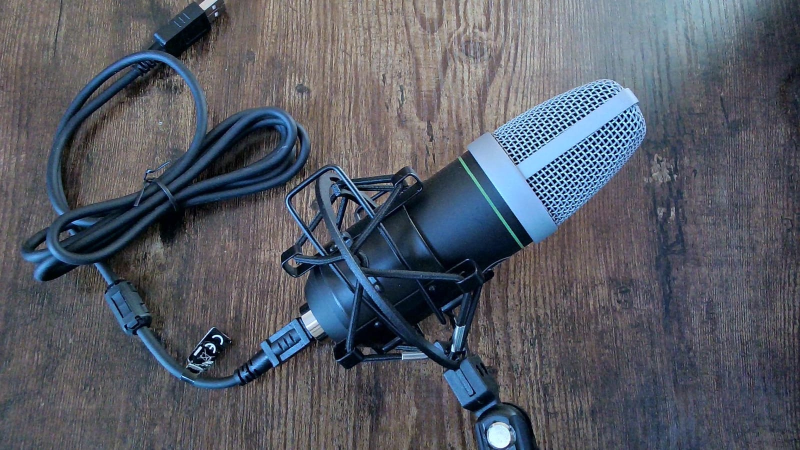 Mackie EM-Series USB Condenser Microphone with USB-A Connection (EM-91CU) customer photo 2