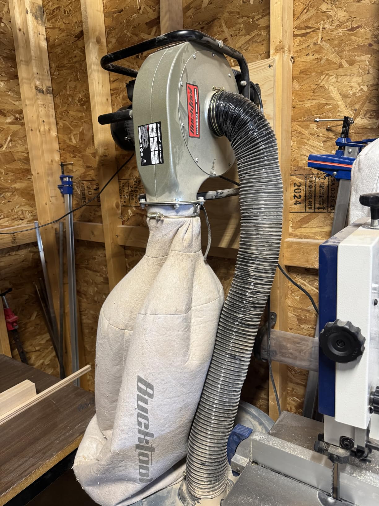 BUCKTOOL 1HP 6.5AMP Wall-mount Dust Collector with Remote Control and 2-micron Dust Filter Bag 550CFM Air Flow DC30A-1 customer photo 2