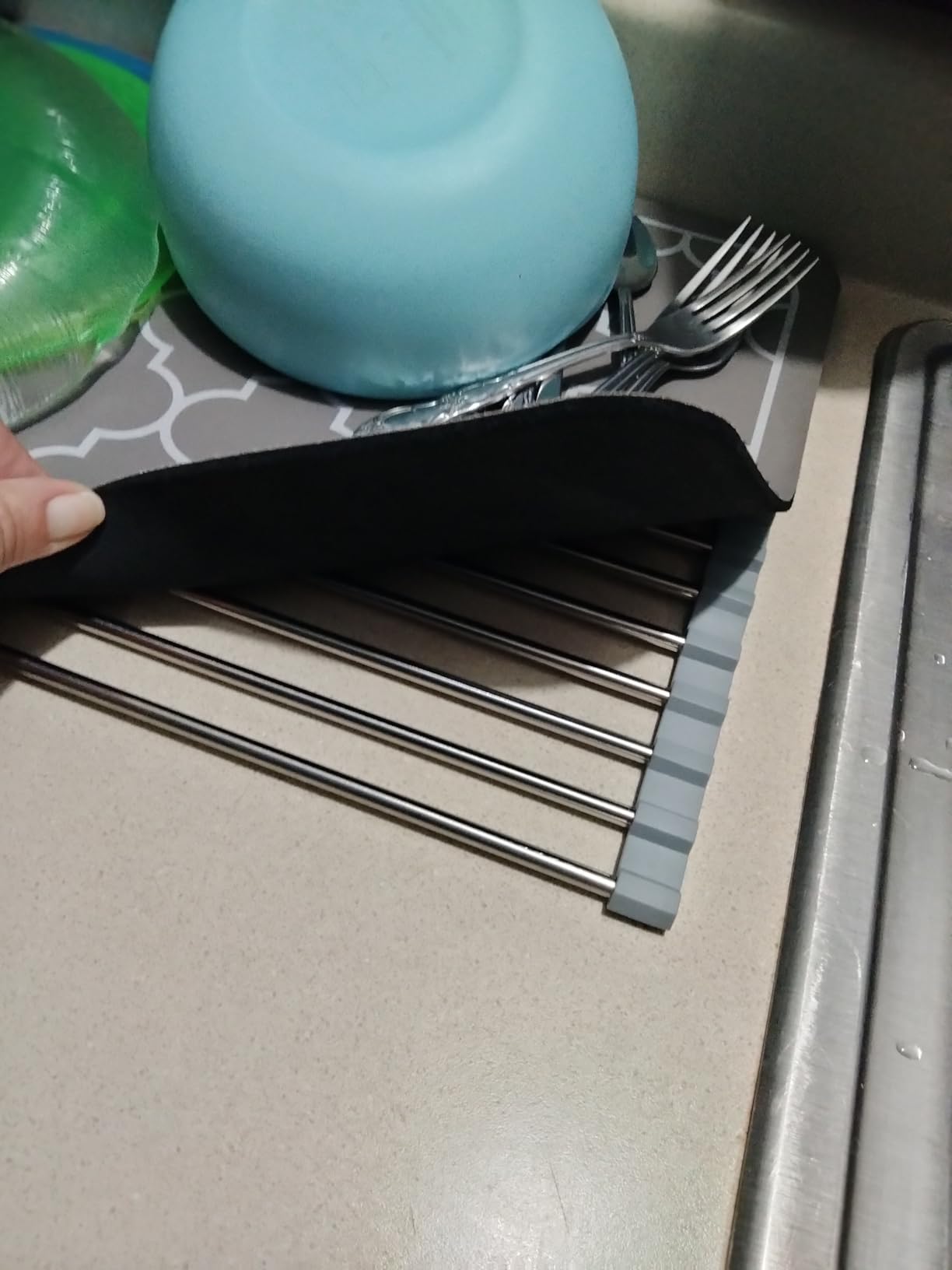 Seropy Roll Up Dish Drying Rack, Over the Sink Dish Drying Rack Kitchen Rolling Dish Drainer, Foldable Sink Rack Mat Stainless Steel Wire Dish Drying Rack for Kitchen Sink Counter Storage 17.5x11.8 customer photo 1