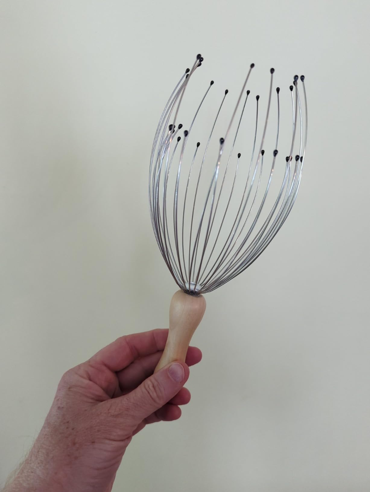 USAGA 32 Fingers Head Massager Head Scratcher Scalp Massager Wood Handle customer photo 1