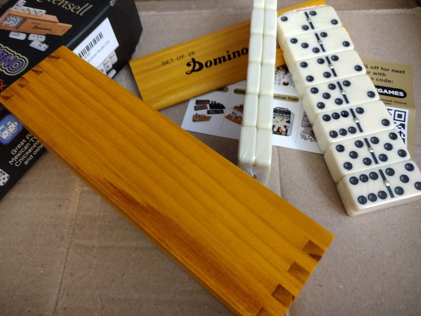 Queensell Dominos Set for Adults, Double 6 Dominoes Set with 28 Tiles in Wooden Case, Classic Dominoes, Family Board Game for Kids & Adults, Travel Game for Family Game Night, Juegos de Mesa customer photo 2
