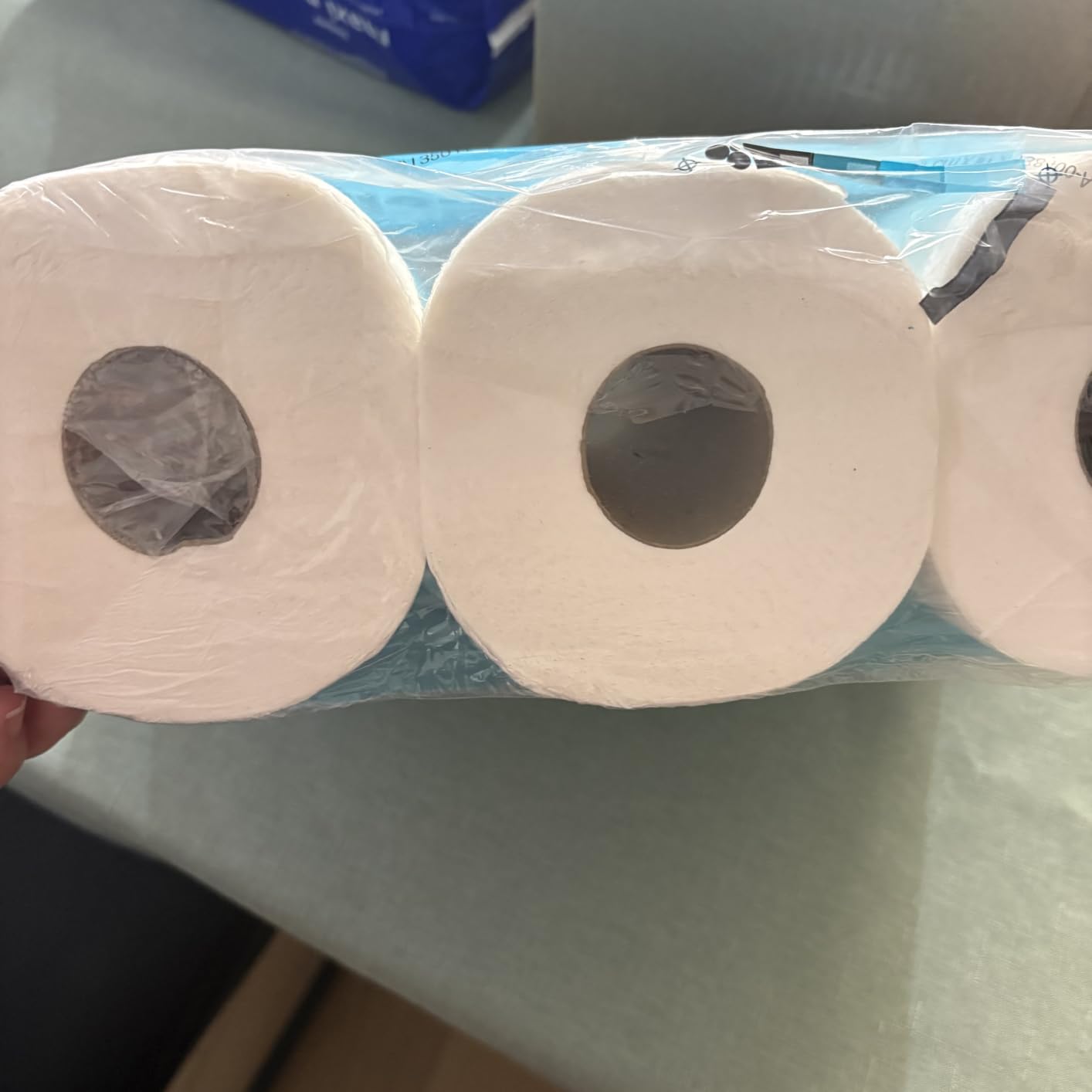 Amazon Basics 2-Ply Soft Toilet Paper, 30 Rolls (5 Packs of 6), 350 Sheets per Roll, Septic Safe, Equivalent to 185 Regular Rolls customer photo 1