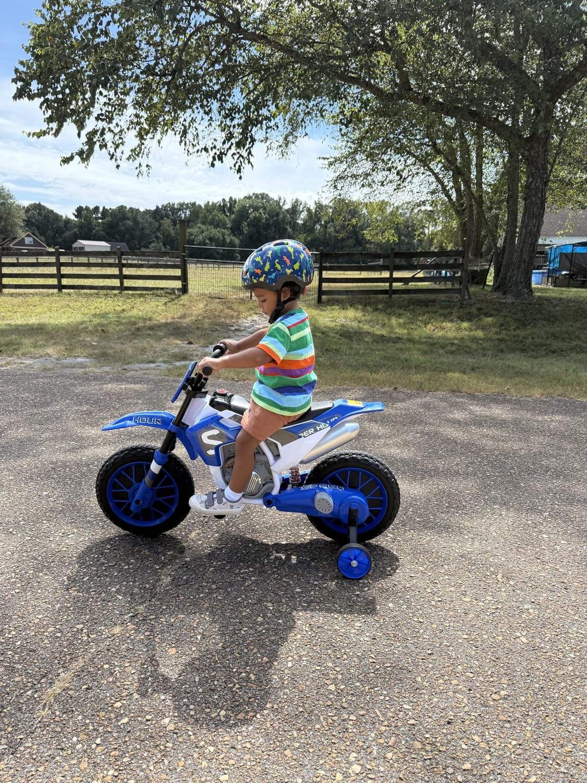 Aosom 12V Kids Motorcycle w/Treaded Tires, 5mph Top Speed for Kids, Green customer photo 2