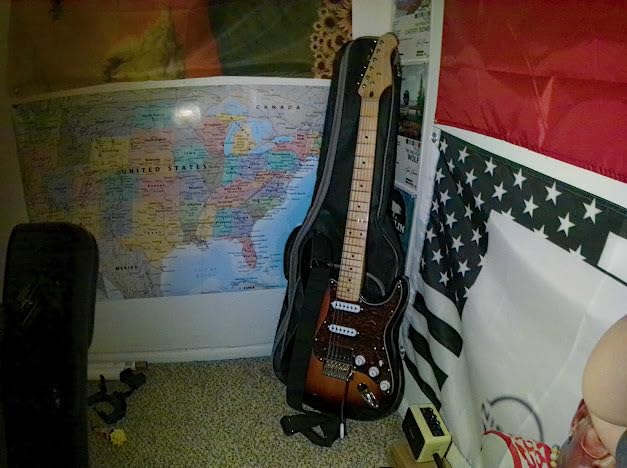 Donner DST-152R Electric Guitar Kit for Adults from Beginners to Advanced customer photo 1