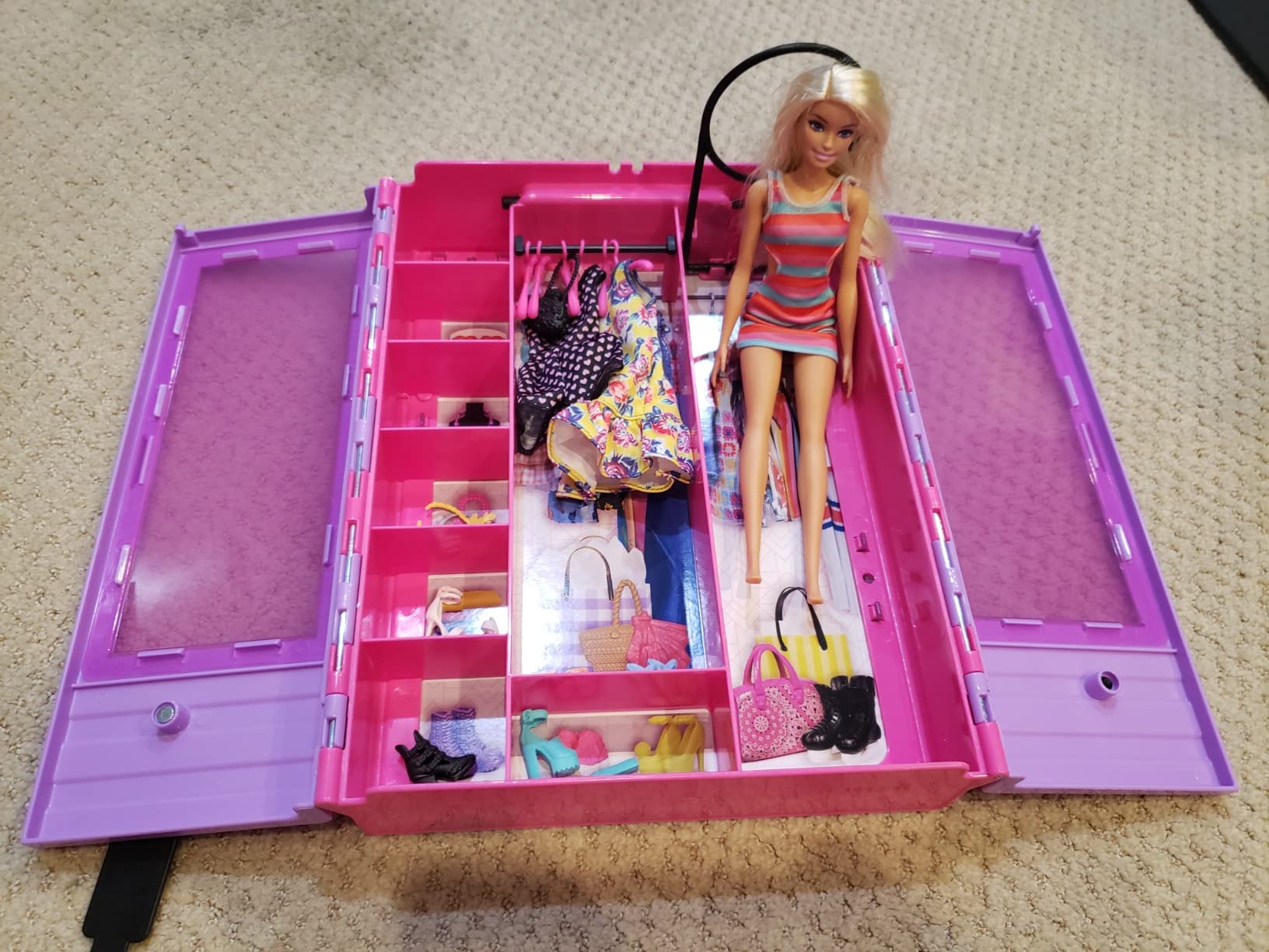 Barbie Fashionistas Ultimate Closet Portable Fashion Toy with Doll, Clothing, Accessories and Hangers, Gift for 3 Years Old and Up customer photo 2