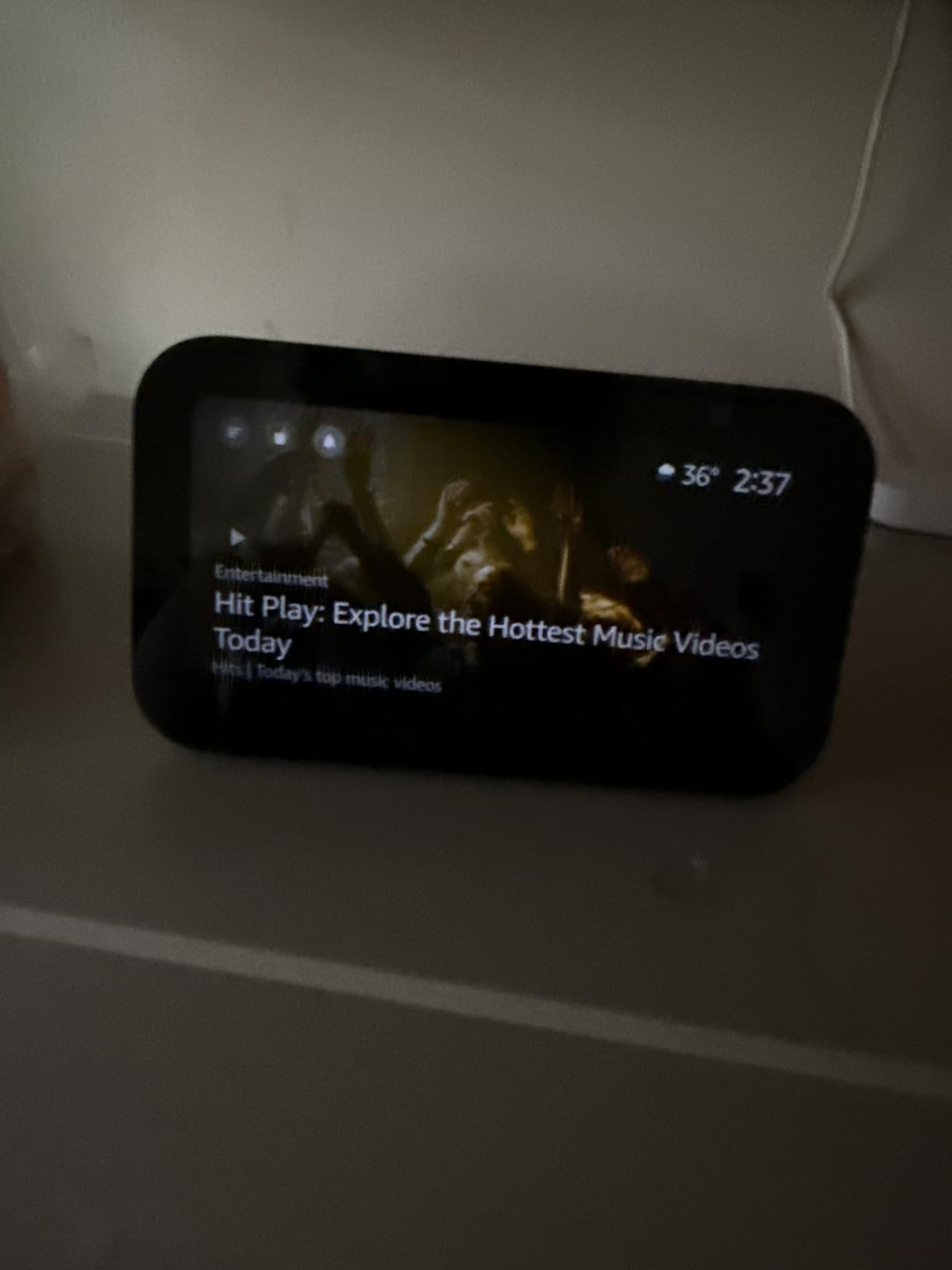 Like-New Amazon Echo Show 5 (newest model), Smart display, Designed for Alexa+, 2x the bass and clearer sound, Charcoal customer photo 2