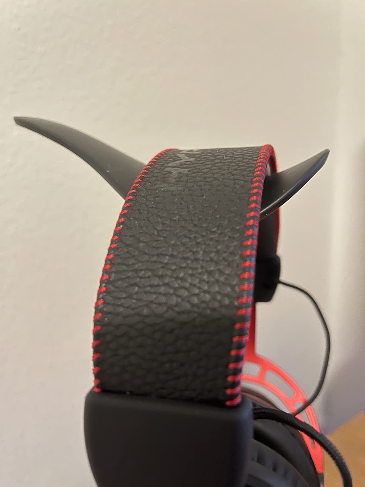 HyperX Cloud Alpha Wireless - Gaming Headset for PC, 300-hour battery life, DTS Headphone:X Spatial Audio, Memory foam, Dual Chamber Drivers, Noise-canceling mic, Durable aluminum frame,Red customer photo 2