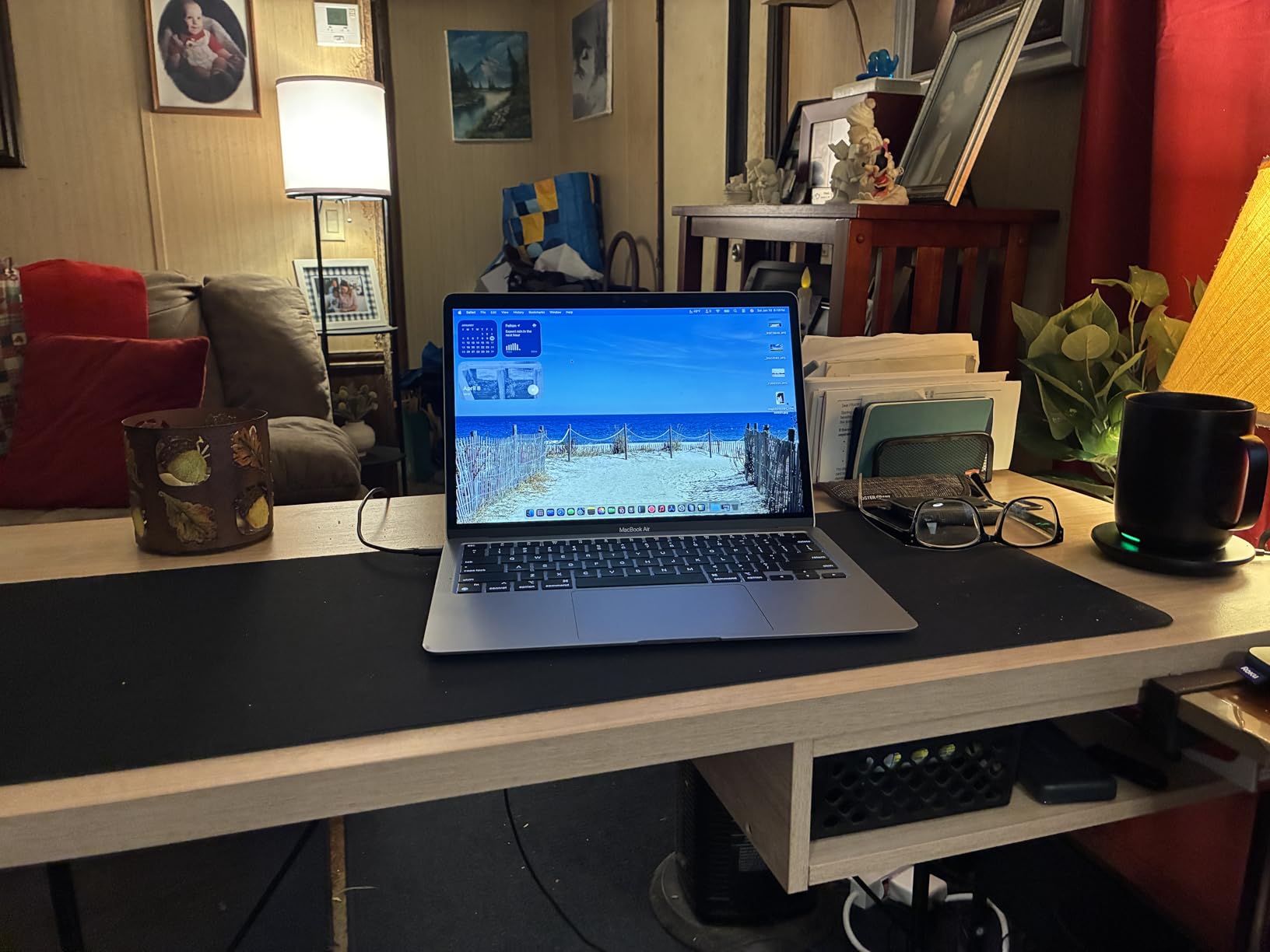 Late 2020 Apple MacBook Air with Apple M1 Chip (13.3 inch, 8GB RAM, 128GB SSD) Space Gray (Renewed) customer photo 2