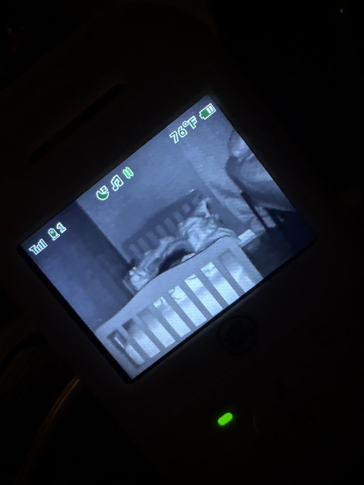 LeapFrog Baby Monitor LF2423, No WiFi, IPS Screen, White customer photo 1