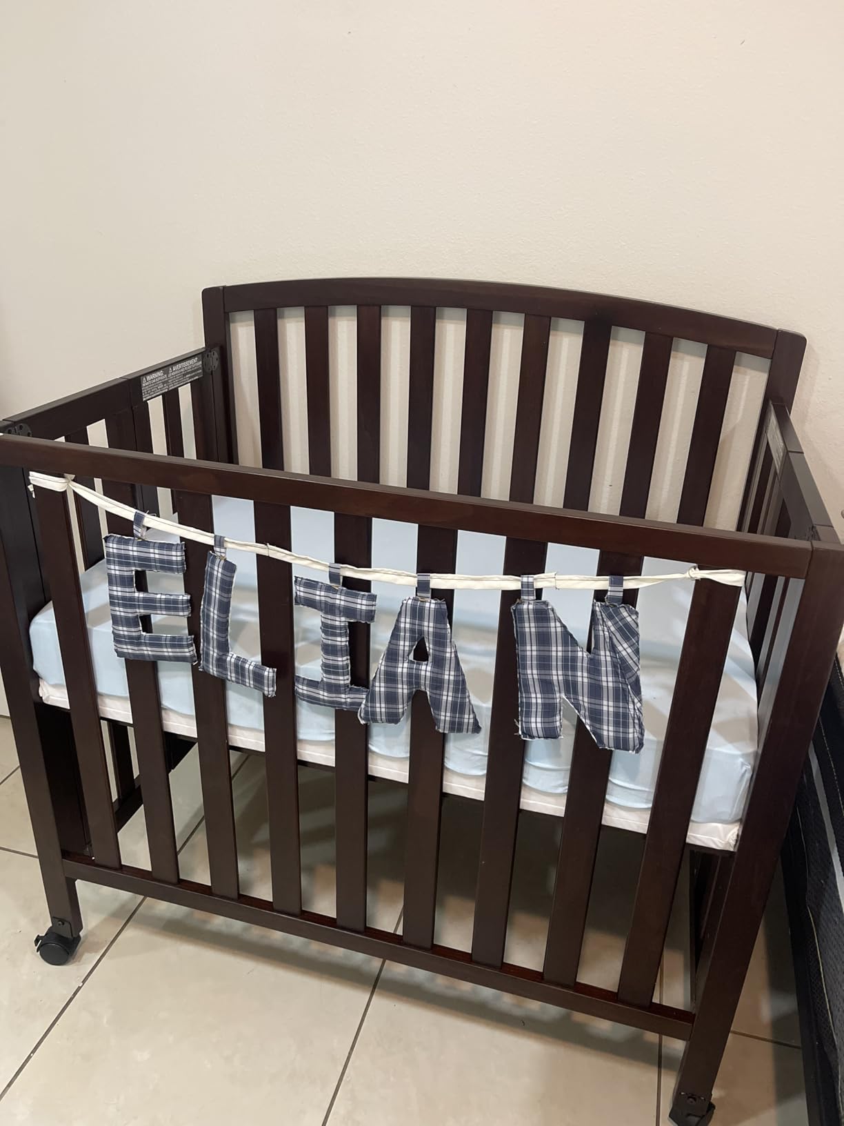 DaVinci Dylan 3-in-1 Convertible Portable Mini Crib, Ebony customer photo 2