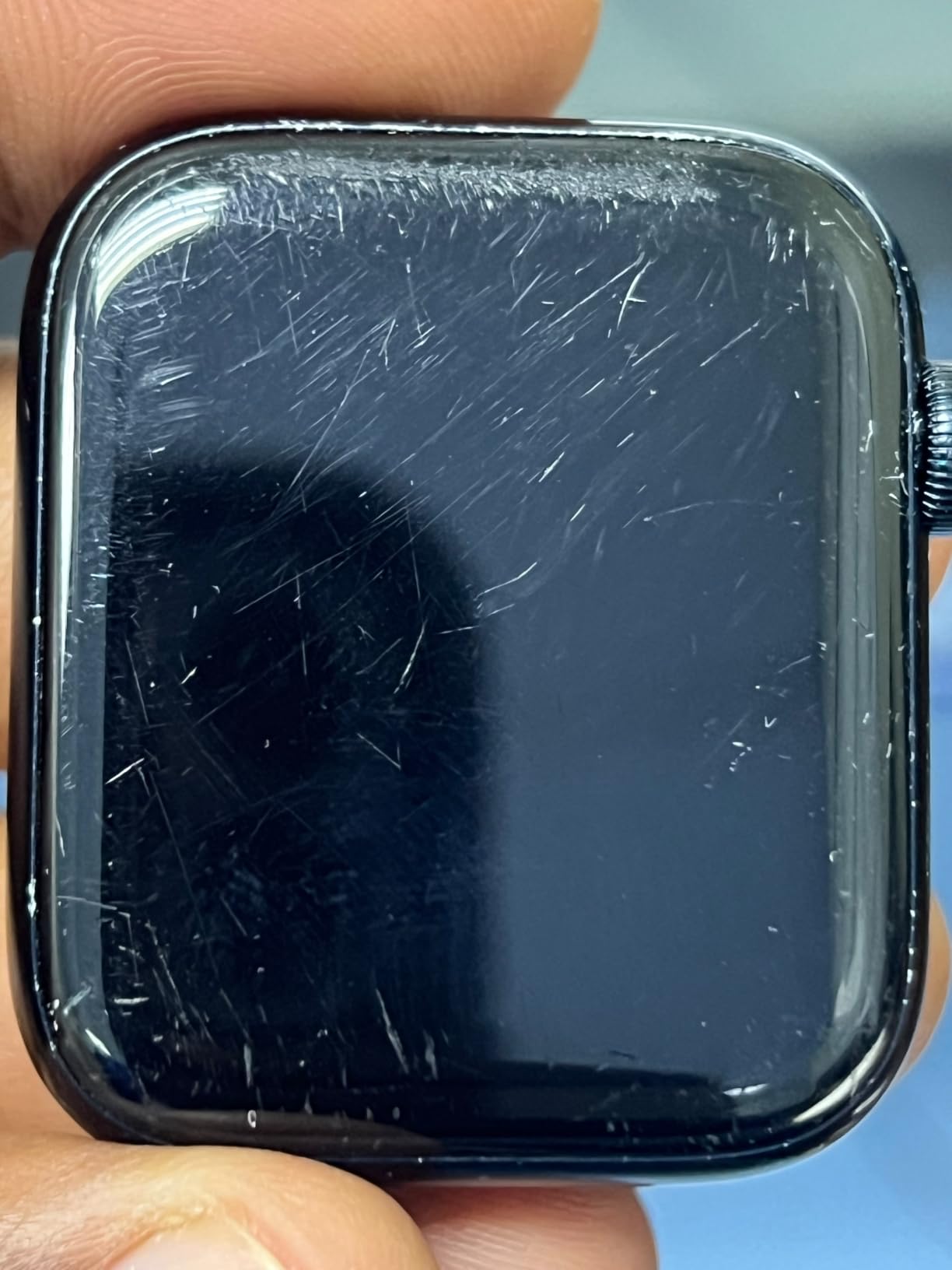 Apple Watch SE (2nd Gen) (GPS + Cellular, 44mm) - Midnight Aluminum Case with Midnight Sport Band, M/L (Renewed) customer photo 1