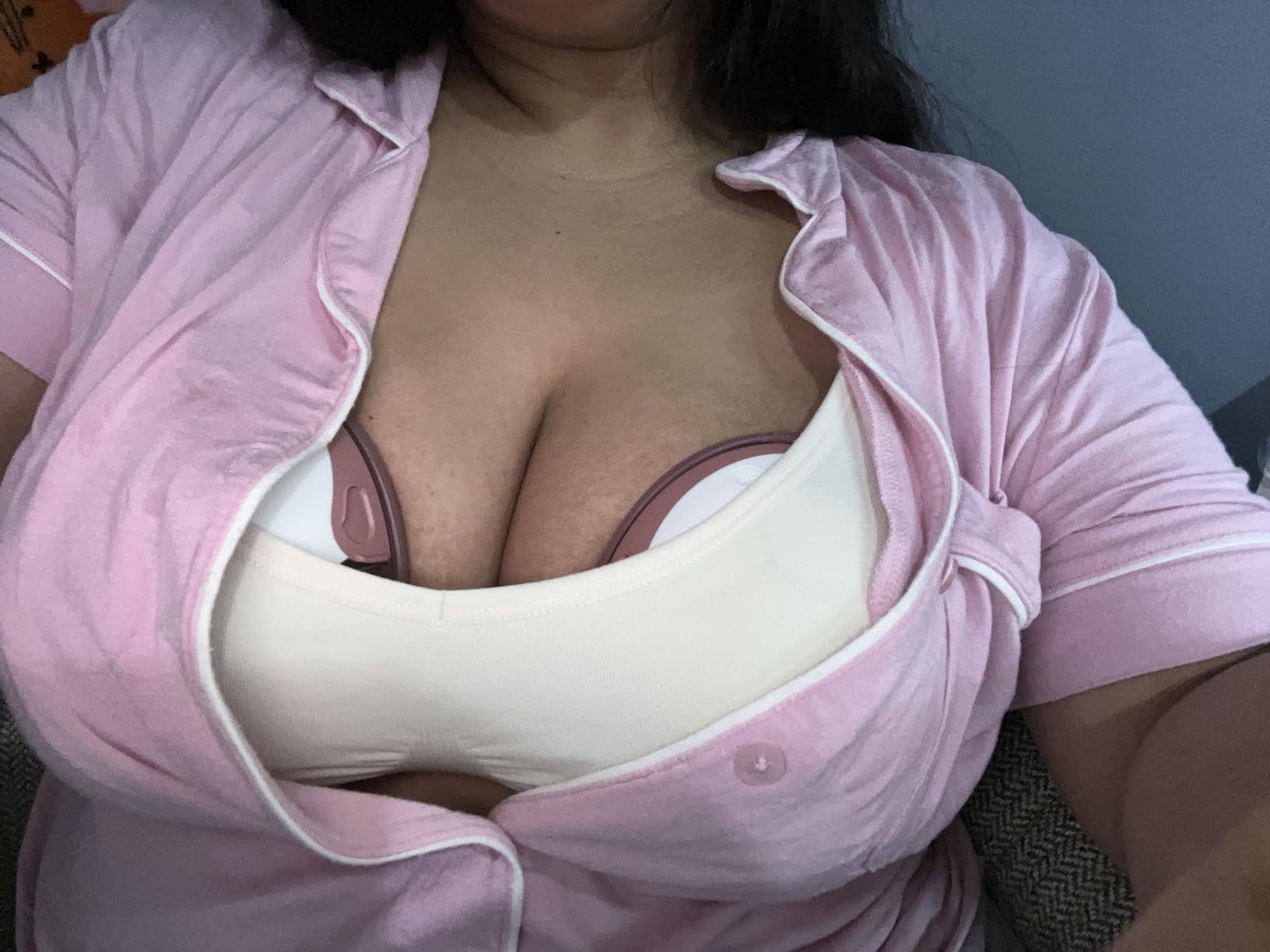 Momcozy Breast Pump Hands-Free Mobile Style Wearable M6 24mm, 2Pcs Cozy Red customer photo 1