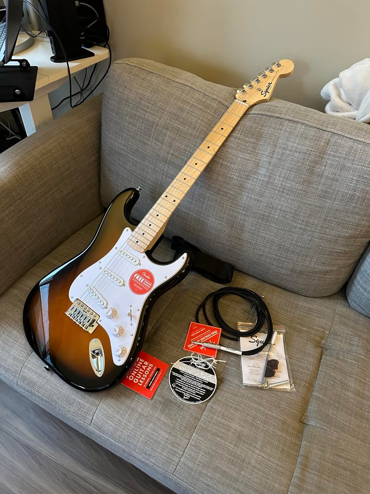 Squier Sonic Stratocaster Electric Guitar Pack, Black, Maple Fingerboard, with Gig Bag, 10G Amp, and Accessories customer photo 2