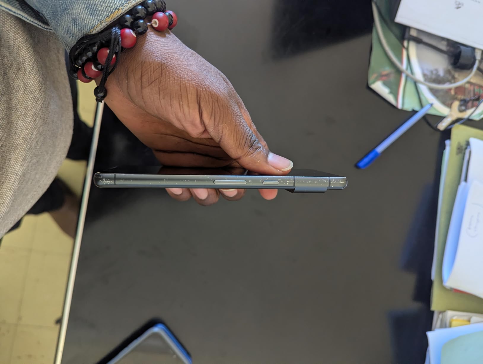 Google Pixel 7 128GB 5G Smartphone - Unlocked for All Carriers - US Version - (Obsidian) customer photo 1
