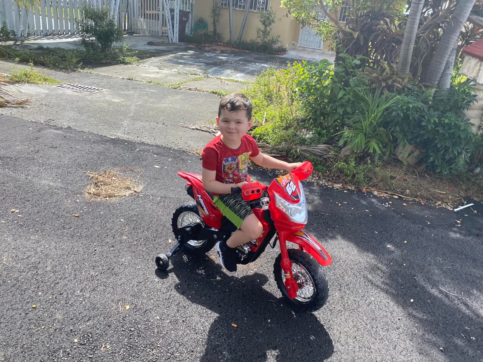 Best Choice Products Kids 6V Ride On Motorcycle w/Treaded Tires, Working Headlights, 2mph Top Speed, Training Wheels, Realistic Sounds, Music, Battery Charger - Blue customer photo 2