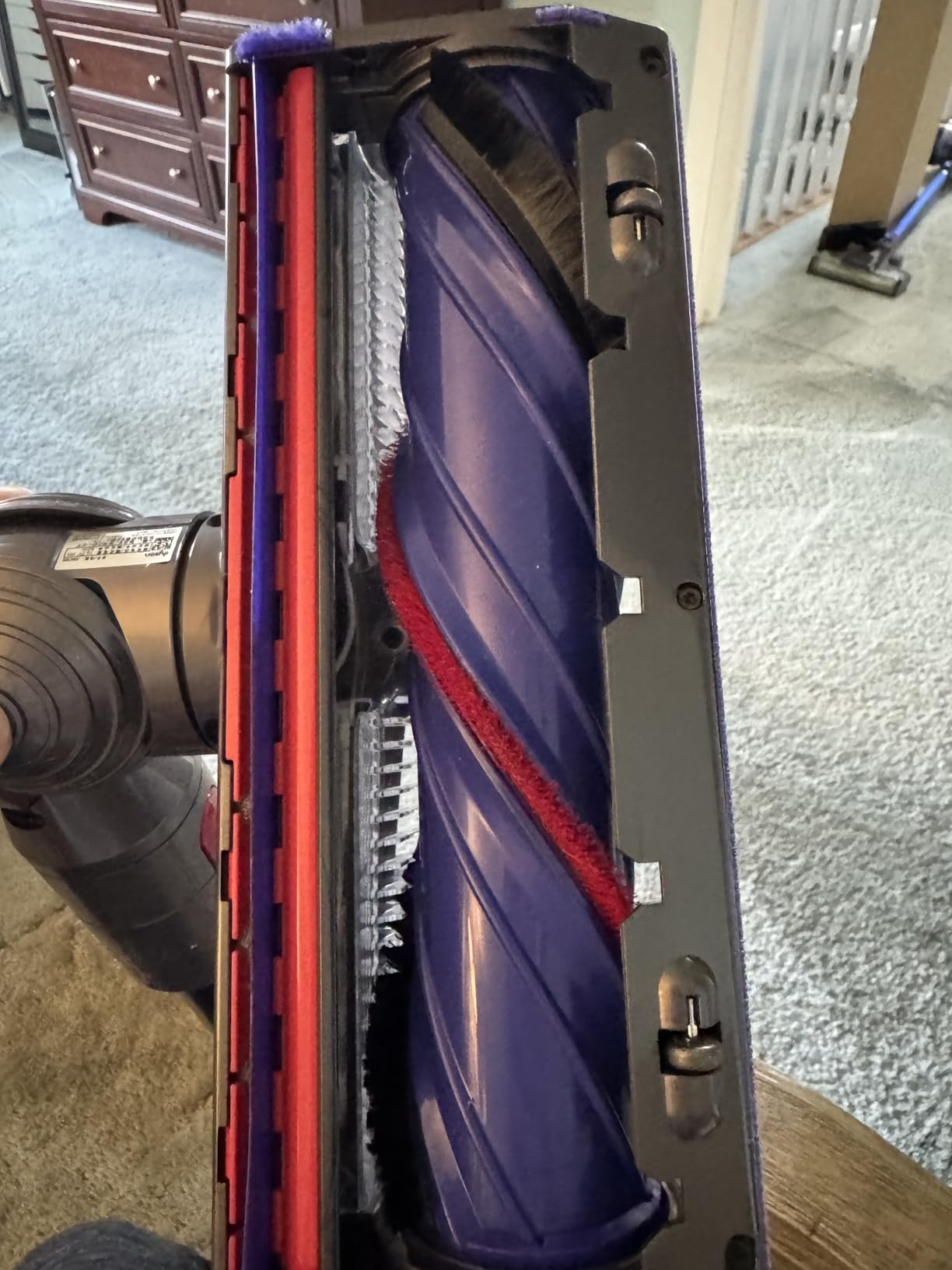Dyson V8 Plus Cordless Vacuum, Cleans Hard Floors and Carpets, Detangles, Converts to Handheld, 115AW, 2 Power Modes, Up to 40 Minutes¹ customer photo 2