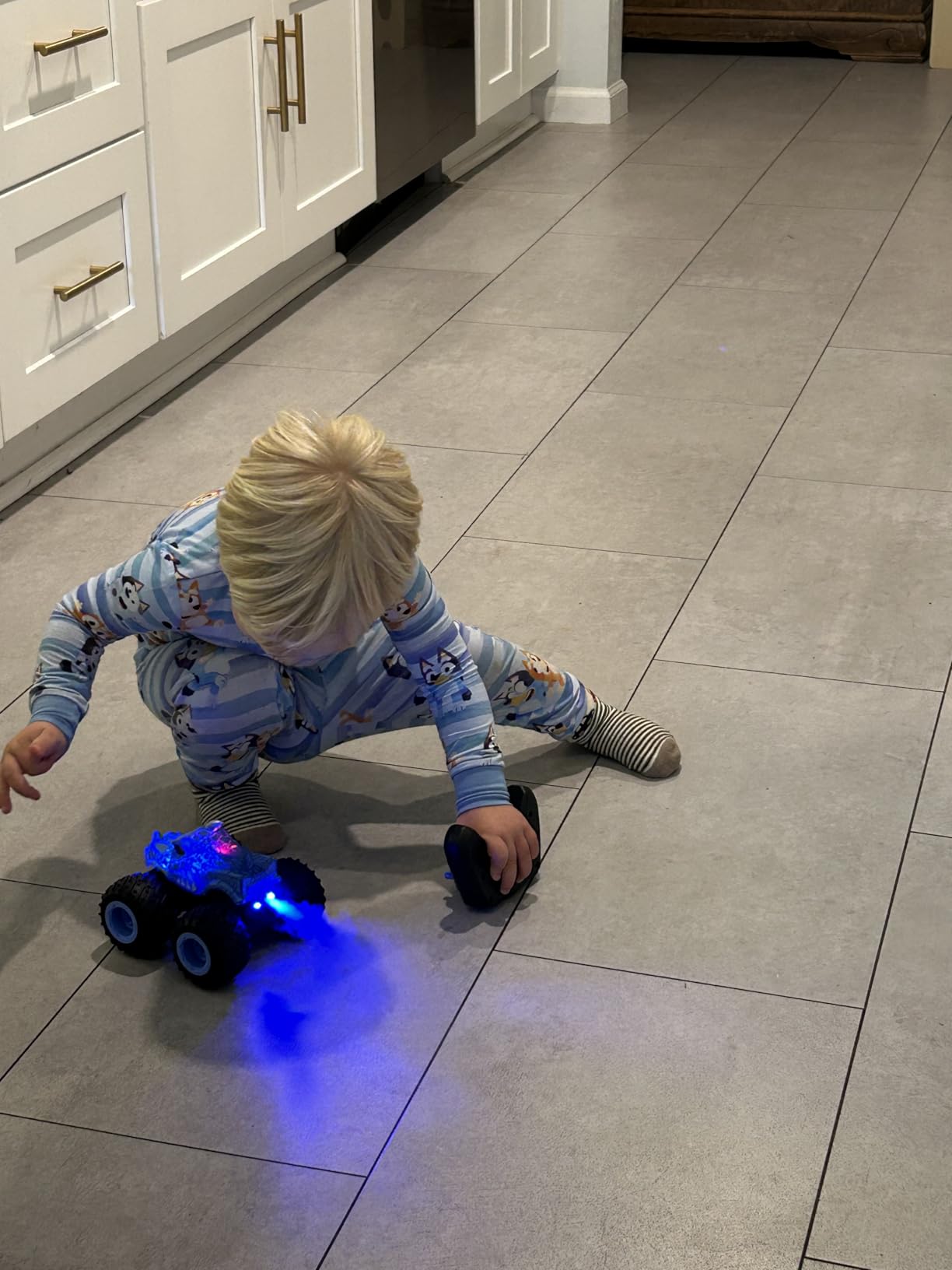 AUUGUU Remote Control Car, 2.4GHz Monster Trucks Toys with Light Spray, Birthday Gift for Kids 3 4 5 6 7 8, All Terrain RC Cars, Toys for Boys Girls 3+ Year Old customer photo 2