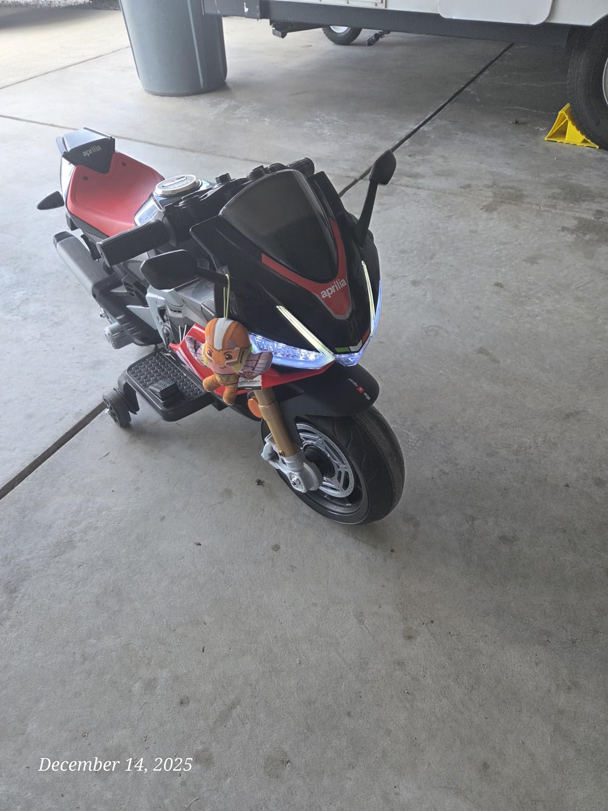 TCARAIWEN 24V Electric Motorcycle for Kids, Ride On Toys for 4-10 Years Old customer photo 1