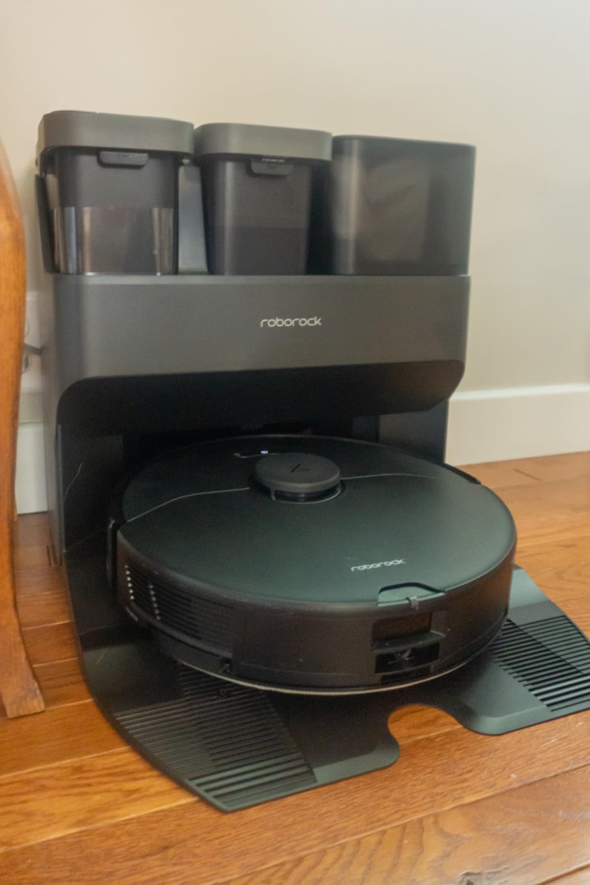 roborock Saros Z70 Robot Vacuum and Mop, OmniGrip Arm, AI-Powered, 22,000Pa customer photo 2