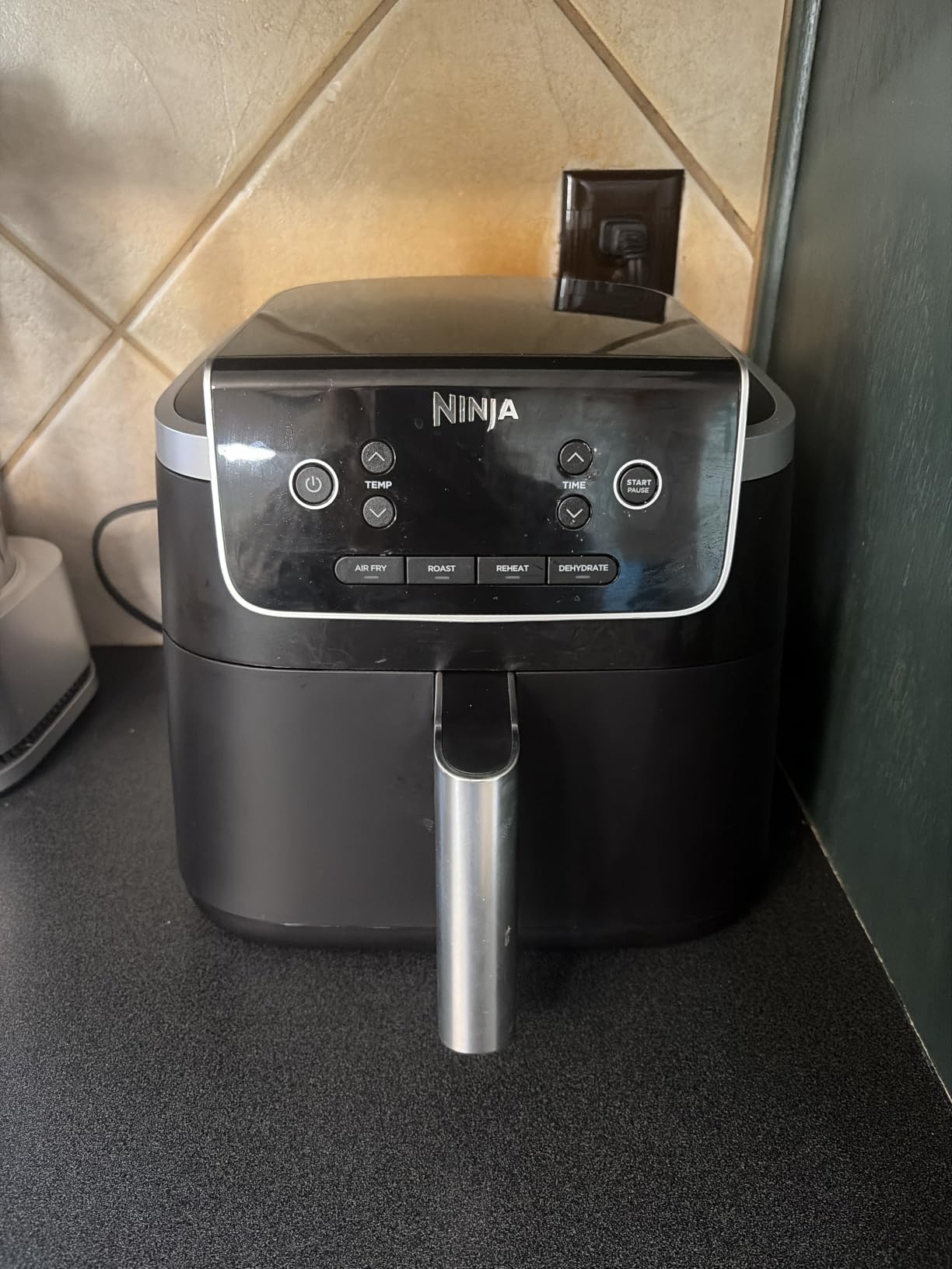 Ninja Air Fryer Pro, 5 Qt, 5-in-1, Grey, AF142 customer photo 1