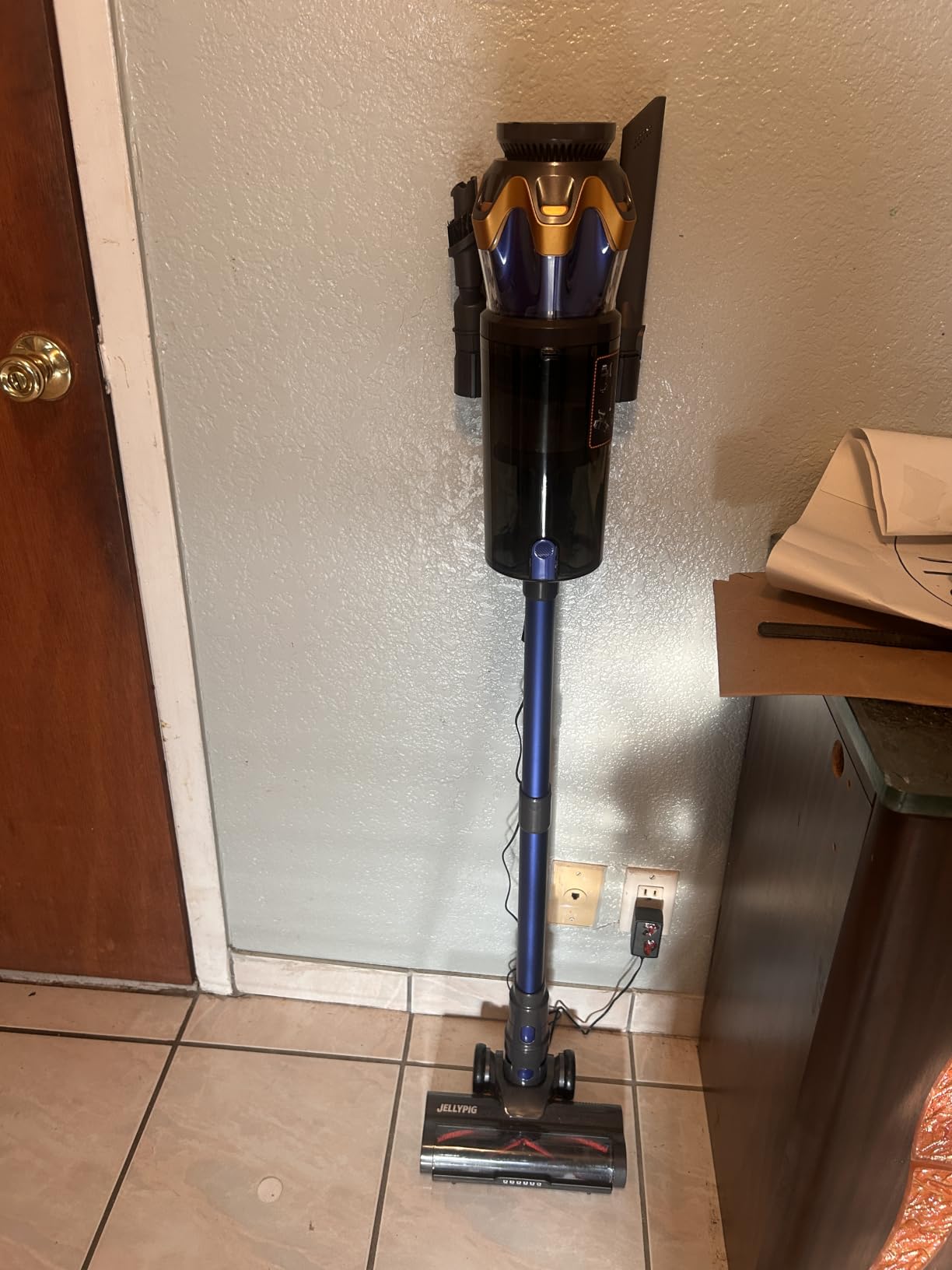 Cordless Vacuum Cleaner, Upgraded 650W 55KPA 70Mins Cordless Stick Vacuum Cleaner with Self-Standing and Touch Screen, Anti-tangle Wireless Vacuum, Vacuum Cleaners for Home/Pet Hair/Carpets/Floors customer photo 1