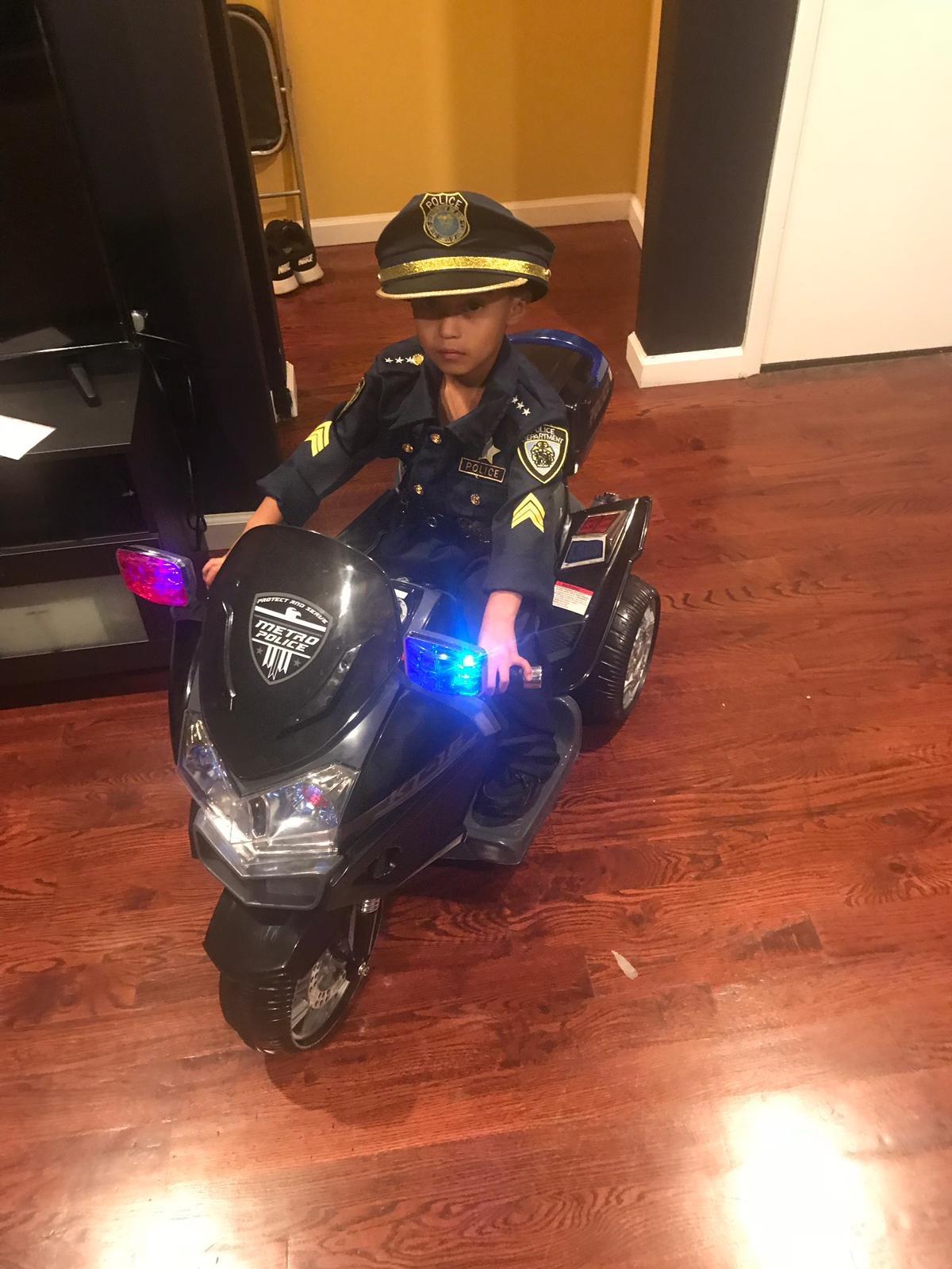 Kid Trax 6V Glow Electric Toddler Kids Motorcycle - Toddler Bike, Indoor/Outdoor Toys, Durable, LED Headlights and Body Light, Realistc Sounds, Kids Ride On Toys, Max Weight 65lbs, Ages 3+, Blue customer photo 1
