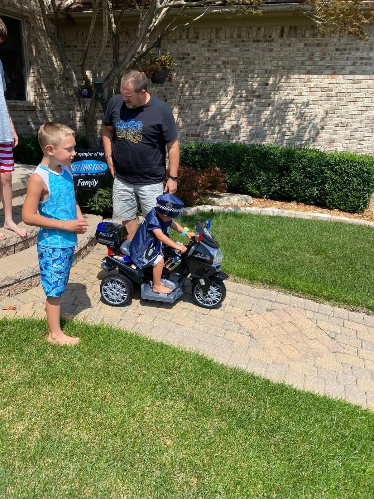 Kid Trax 6V Glow Electric Toddler Kids Motorcycle - Toddler Bike, Indoor/Outdoor Toys, Durable, LED Headlights and Body Light, Realistc Sounds, Kids Ride On Toys, Max Weight 65lbs, Ages 3+, Blue customer photo 2