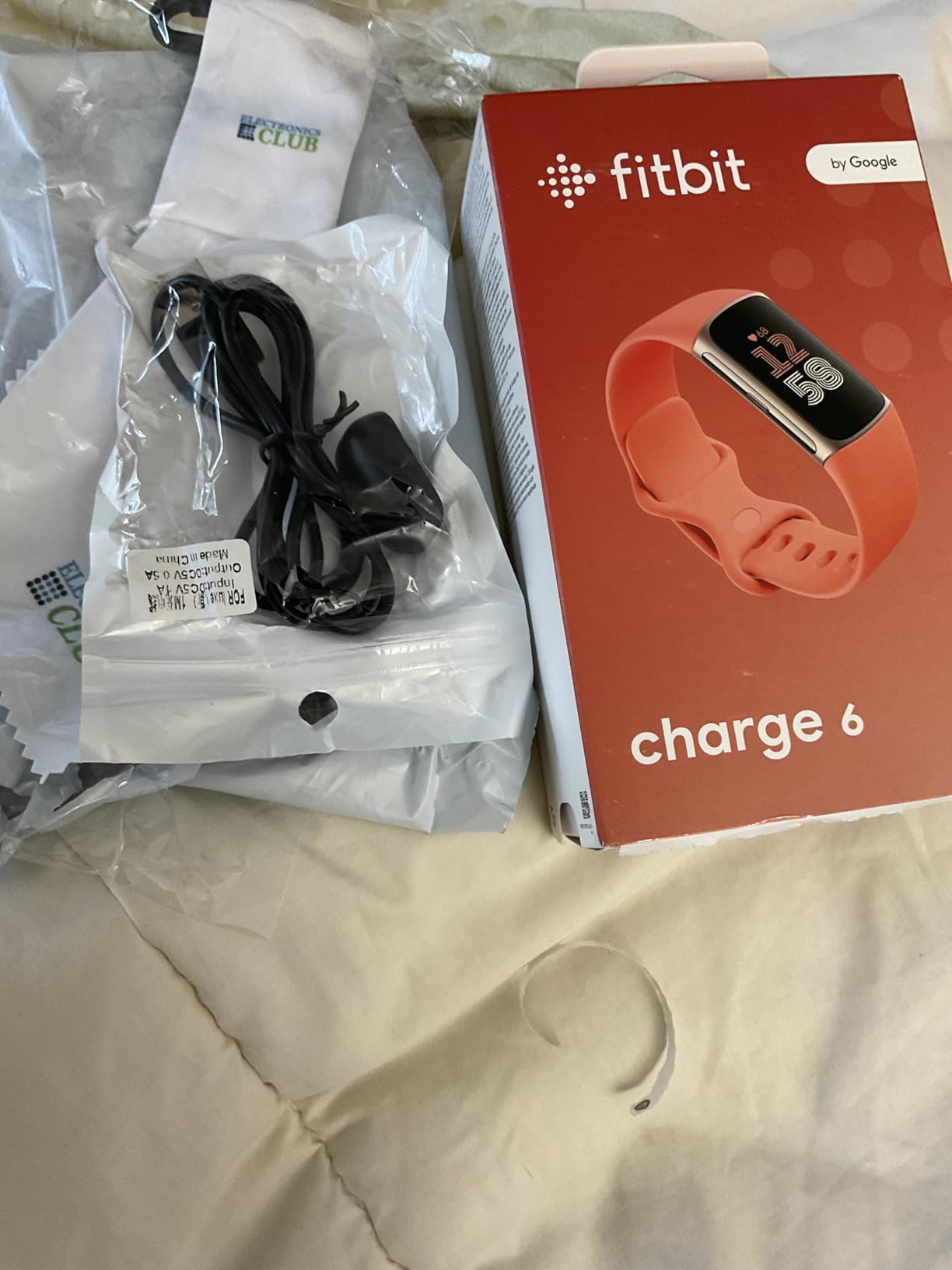 Fitbit Charge 6 Fitness Tracker (Bundle) – Black/Obsidian – Heart Rate, GPS, Sleep & Stress Tracking + Fast Charger, & Cleaning Cloth (Black) customer photo 2