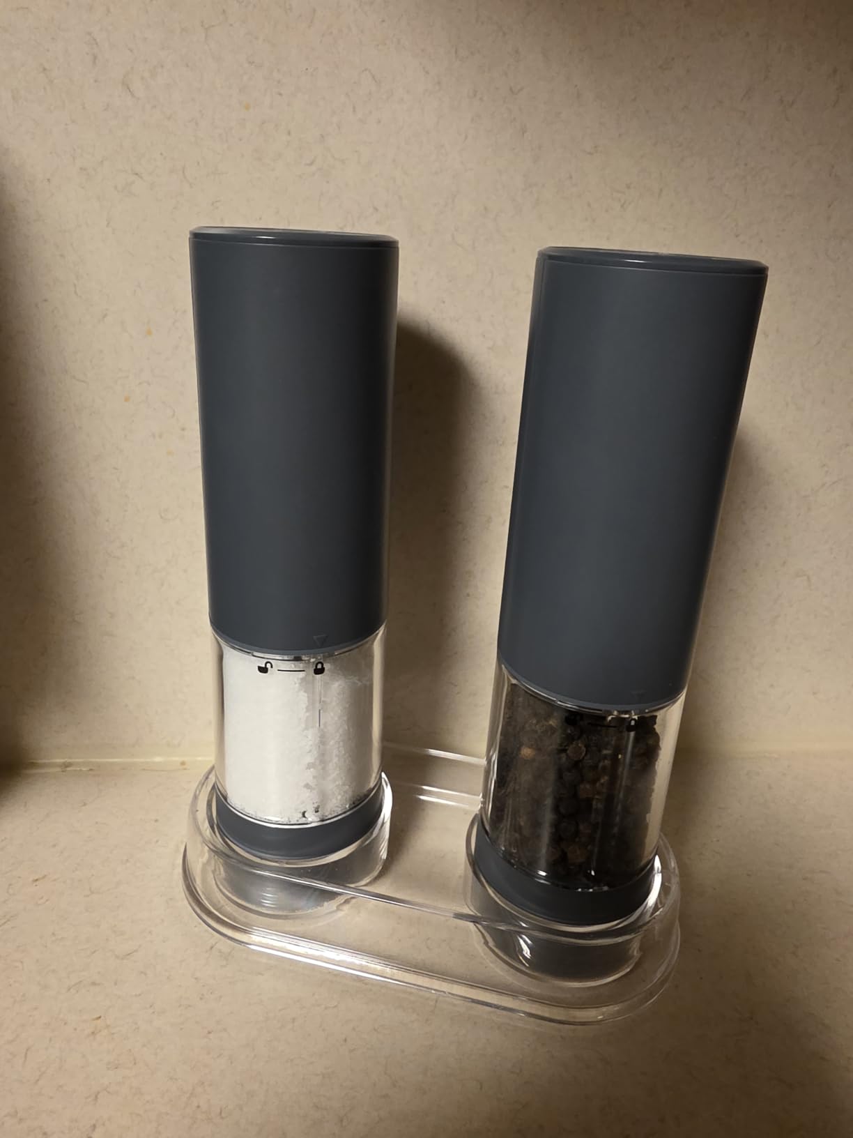 Electric Salt and Pepper Grinder Set Automatic Grinder for Kitchen Battery Pepper Mill Shakers Adjustable Coarseness Upgraded Larger Capacity with Led Gifts for Mom customer photo 2