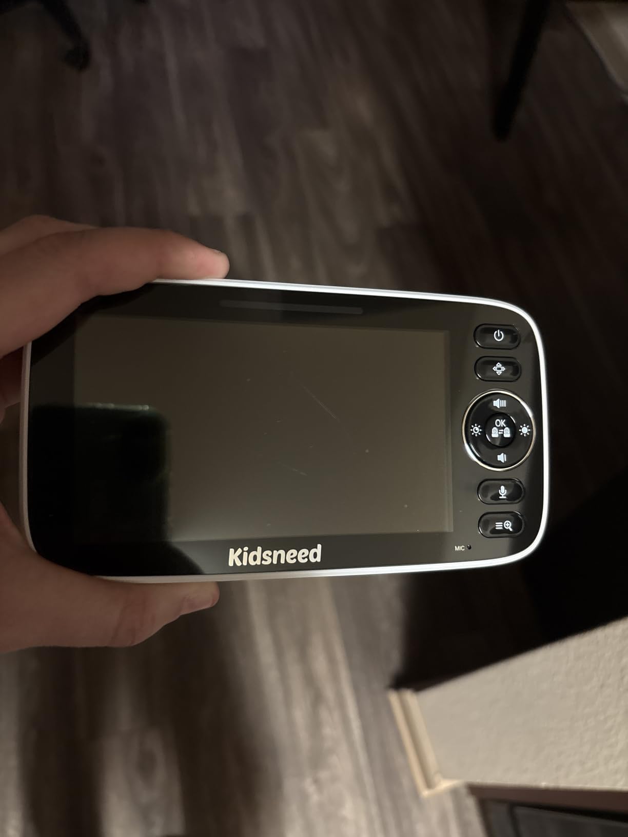 Kidsneed 5” Baby Monitor with Camera and Audio No WiFi customer photo 1